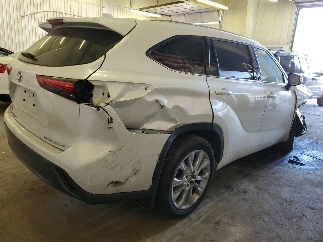 2022 TOYOTA HIGHLANDER LIMITED VIN:5TDDZRBH9NS570212