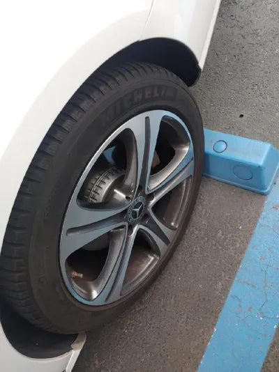 2017 Mercedes-Benz E 300 VIN: