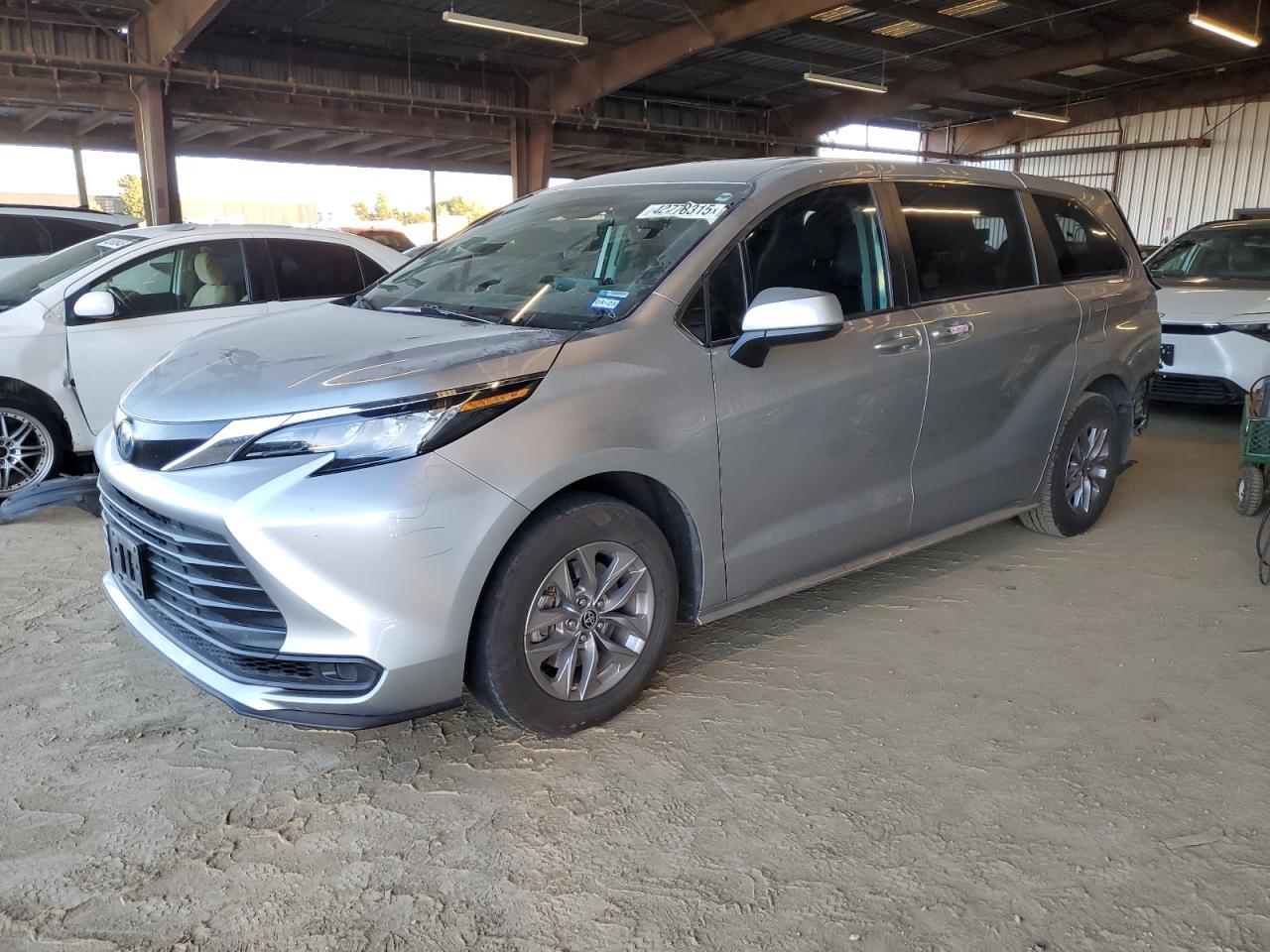 2022 TOYOTA SIENNA LE VIN:5TDKRKEC4NS117355