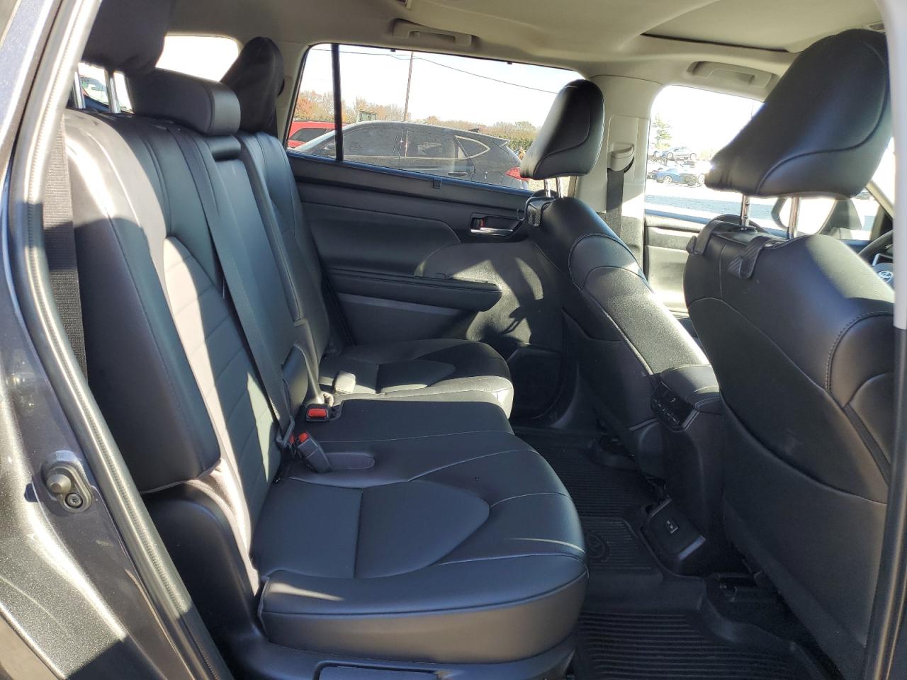 2022 TOYOTA HIGHLANDER XLE VIN:5TDGZRBH9NS245914