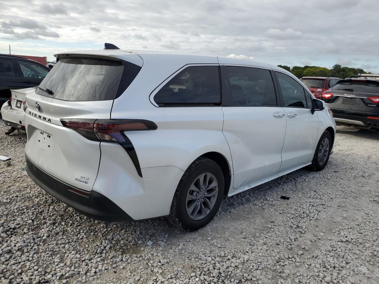 2024 TOYOTA SIENNA XLE VIN:5TDYRKEC6RS192980