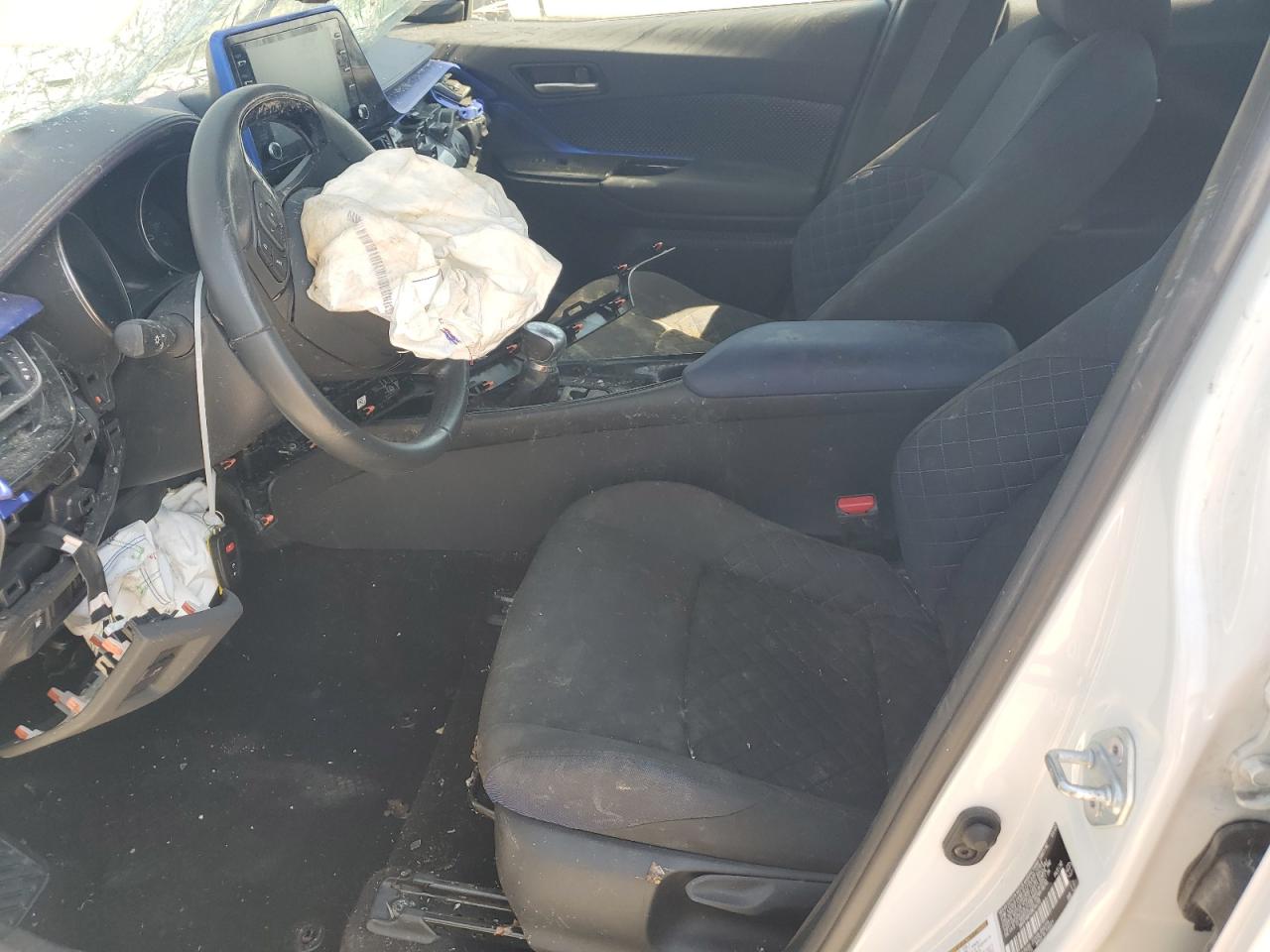 2022 TOYOTA C-HR XLE VIN:NMTKHMBX8NR144398