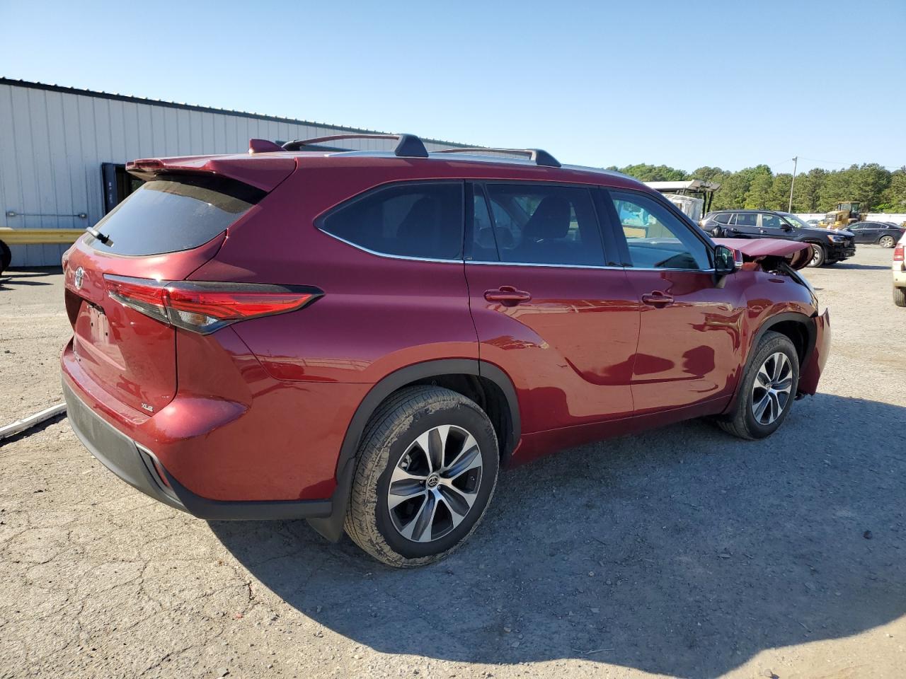 2022 TOYOTA HIGHLANDER XLE VIN:5TDGZRAH6NS124095