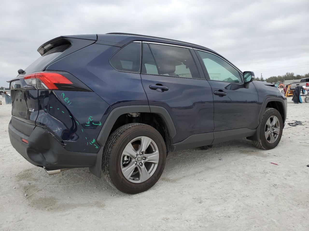 2024 TOYOTA RAV4 XLE VIN:2T3W1RFV3RW363271