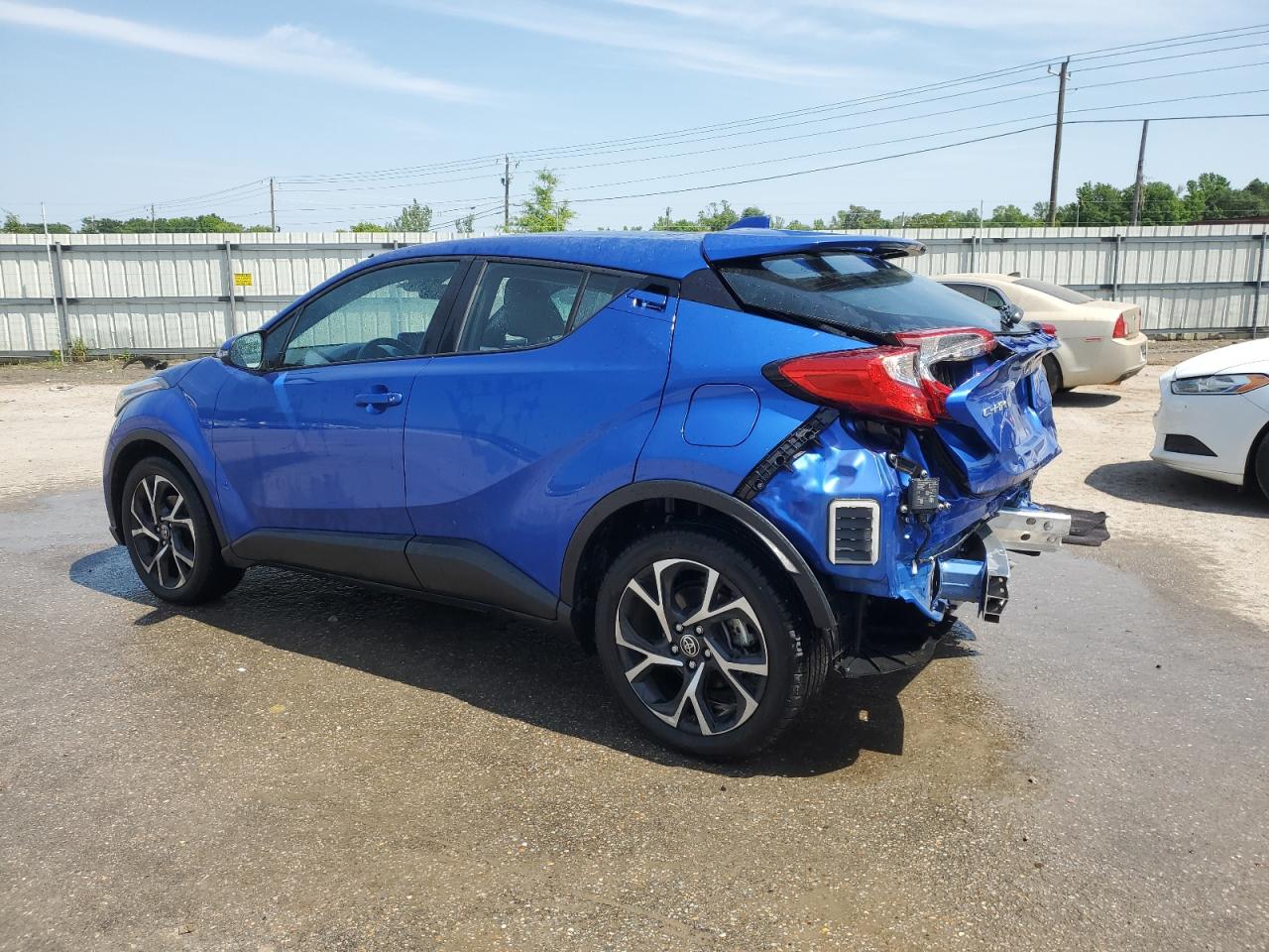 2022 TOYOTA C-HR XLE VIN:NMTKHMBX1NR141939