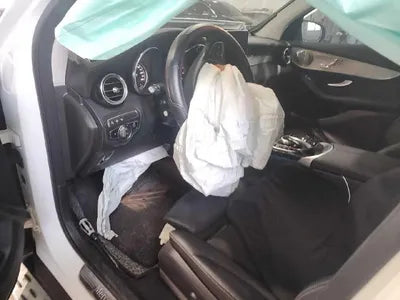 2019 Mercedes-Benz GLC 300 VIN: