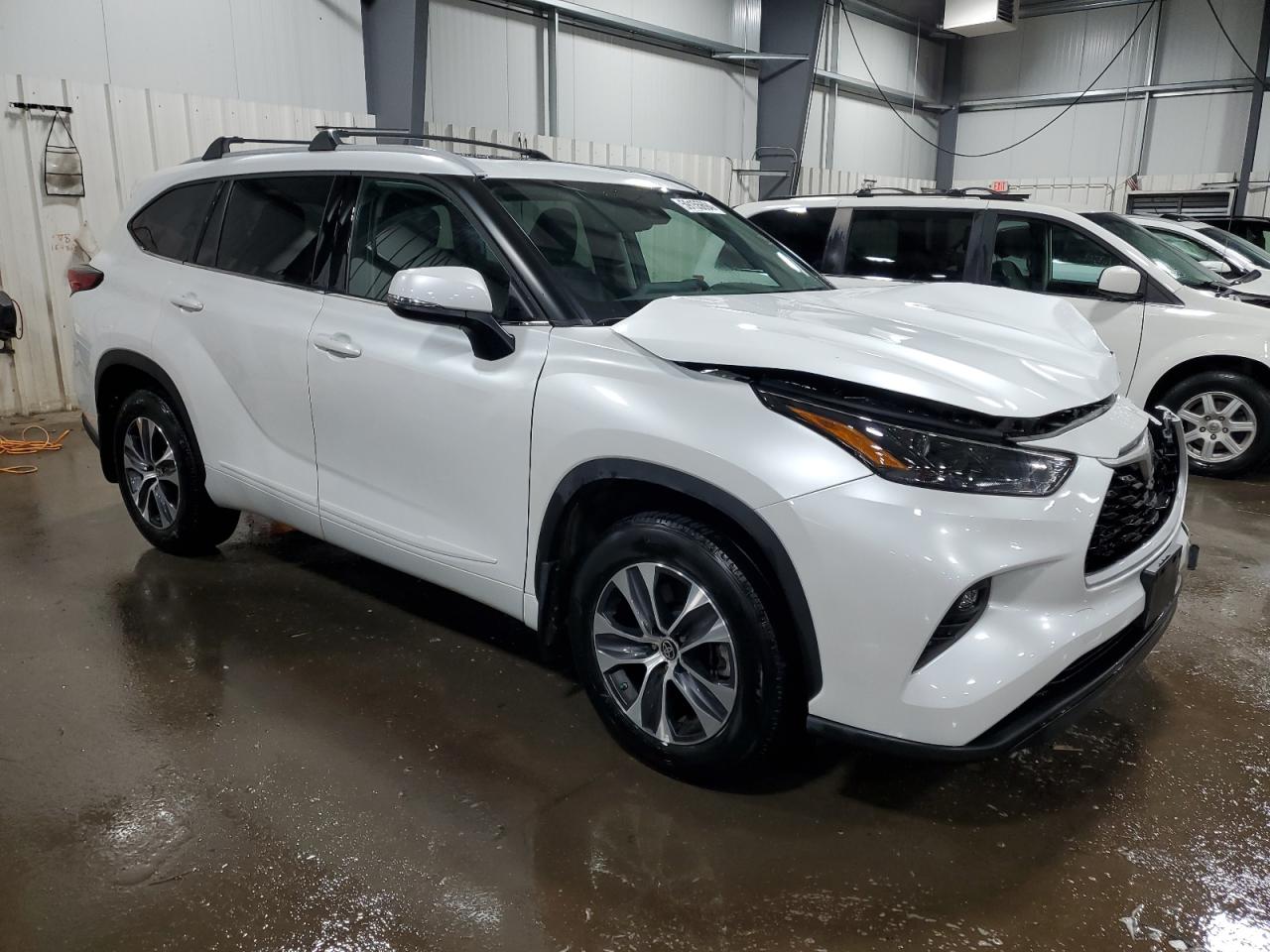 2022 TOYOTA HIGHLANDER XLE VIN:5TDGZRBH6NS252996