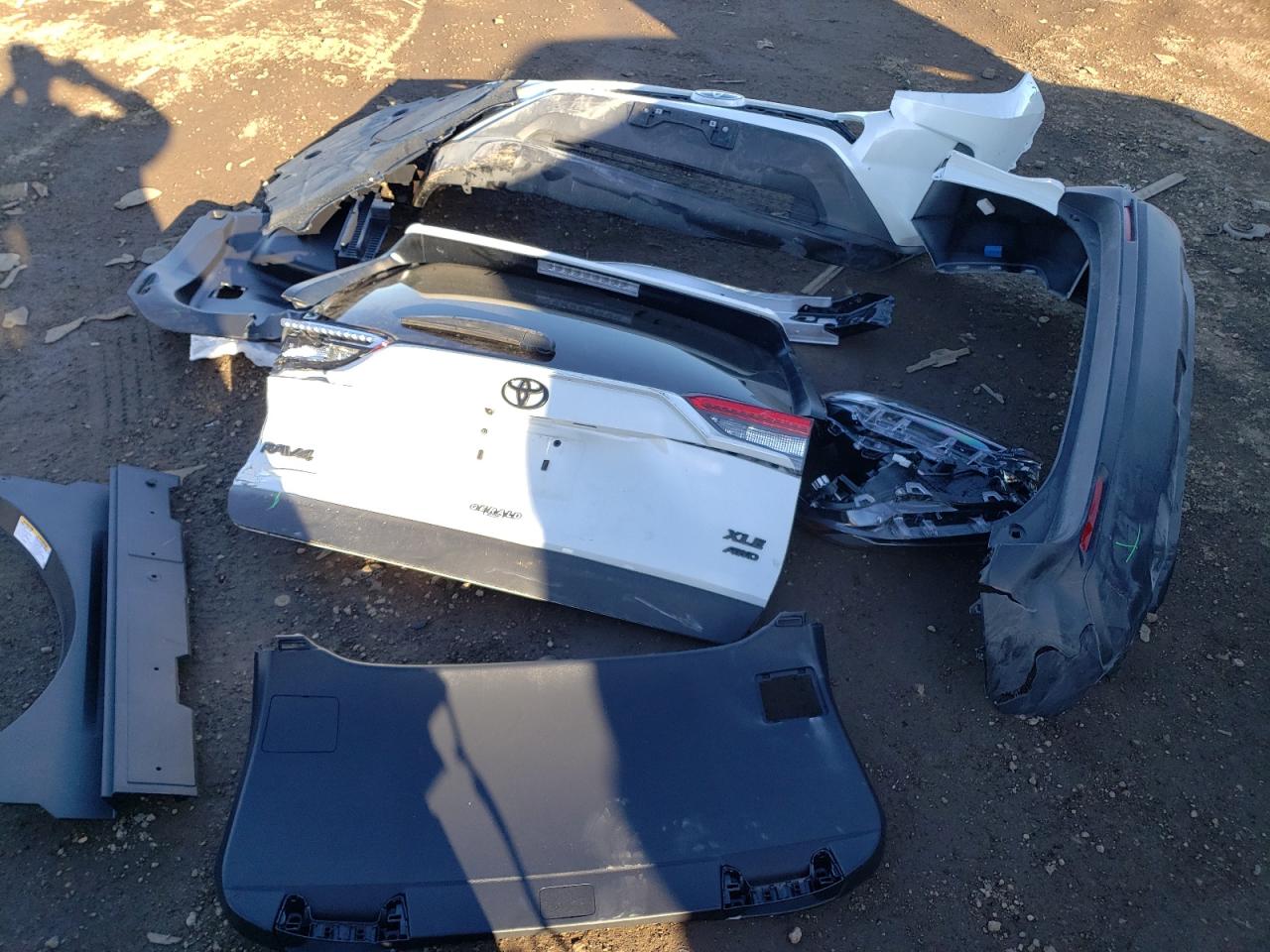 2022 TOYOTA RAV4 XLE PREMIUM VIN:2T3A1RFV7NW318029