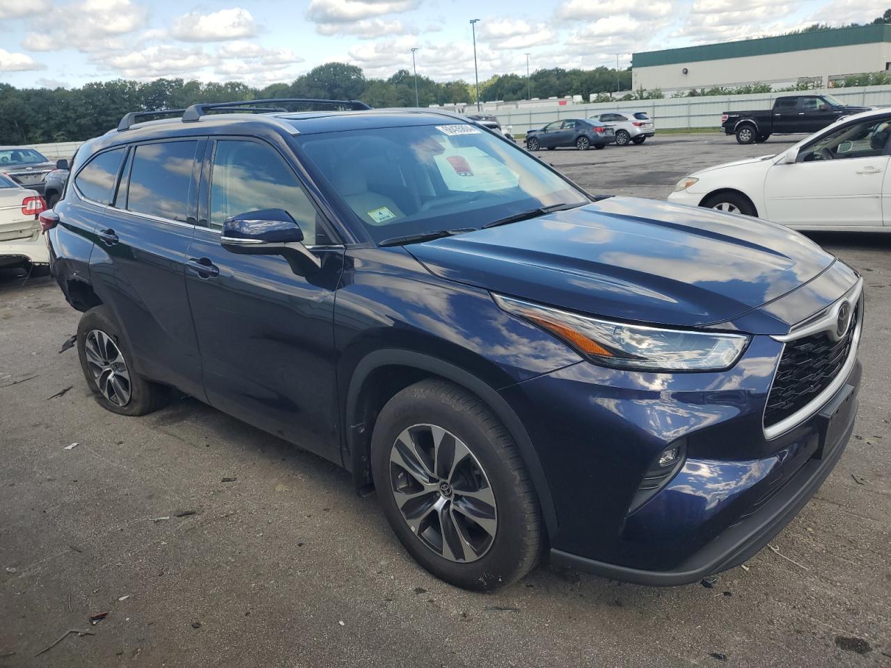 2022 TOYOTA HIGHLANDER XLE VIN:5TDHZRBH9NS206812