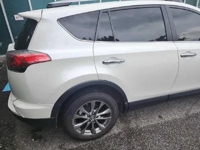 2018 Toyota RAV4 VIN: