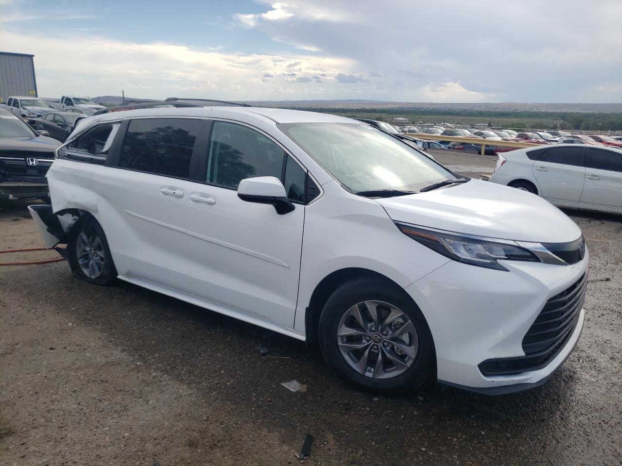 2022 TOYOTA SIENNA LE VIN:5TDKSKFC1NS063256