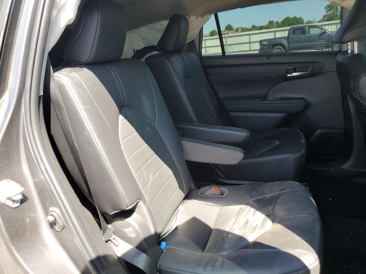 2022 TOYOTA HIGHLANDER XLE VIN:5TDGZRAH3NS560077