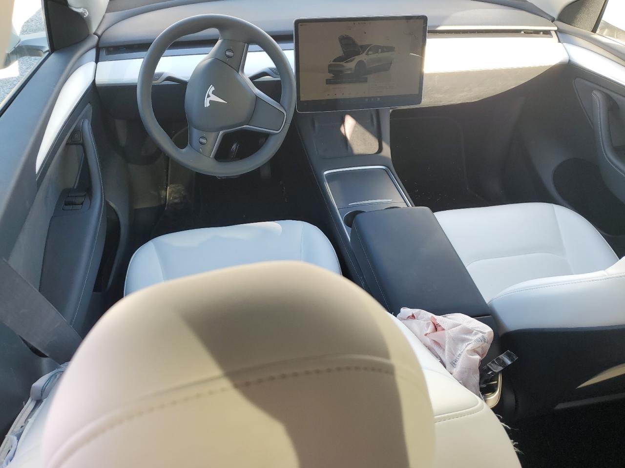 2024 TESLA MODEL Y  VIN:7SAYGAEE0RF983742