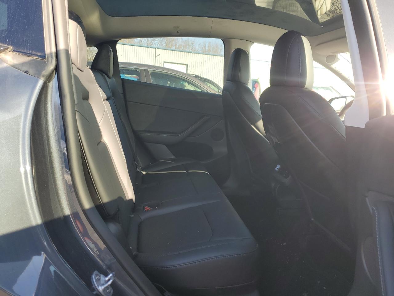 2022 TESLA MODEL Y  VIN:7SAYGDEE1NF575438