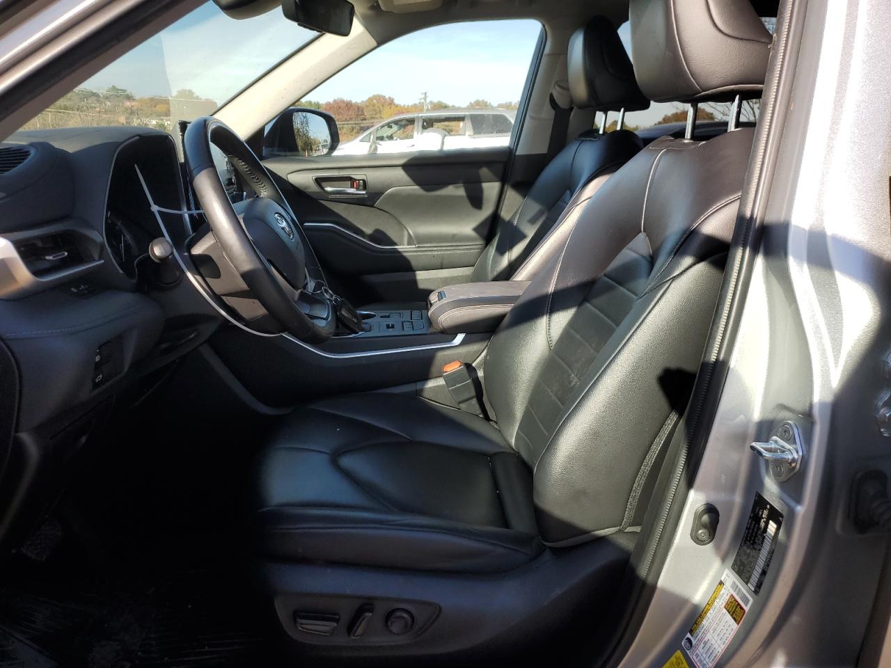 2022 TOYOTA HIGHLANDER XLE VIN:5TDHZRBH6NS581833