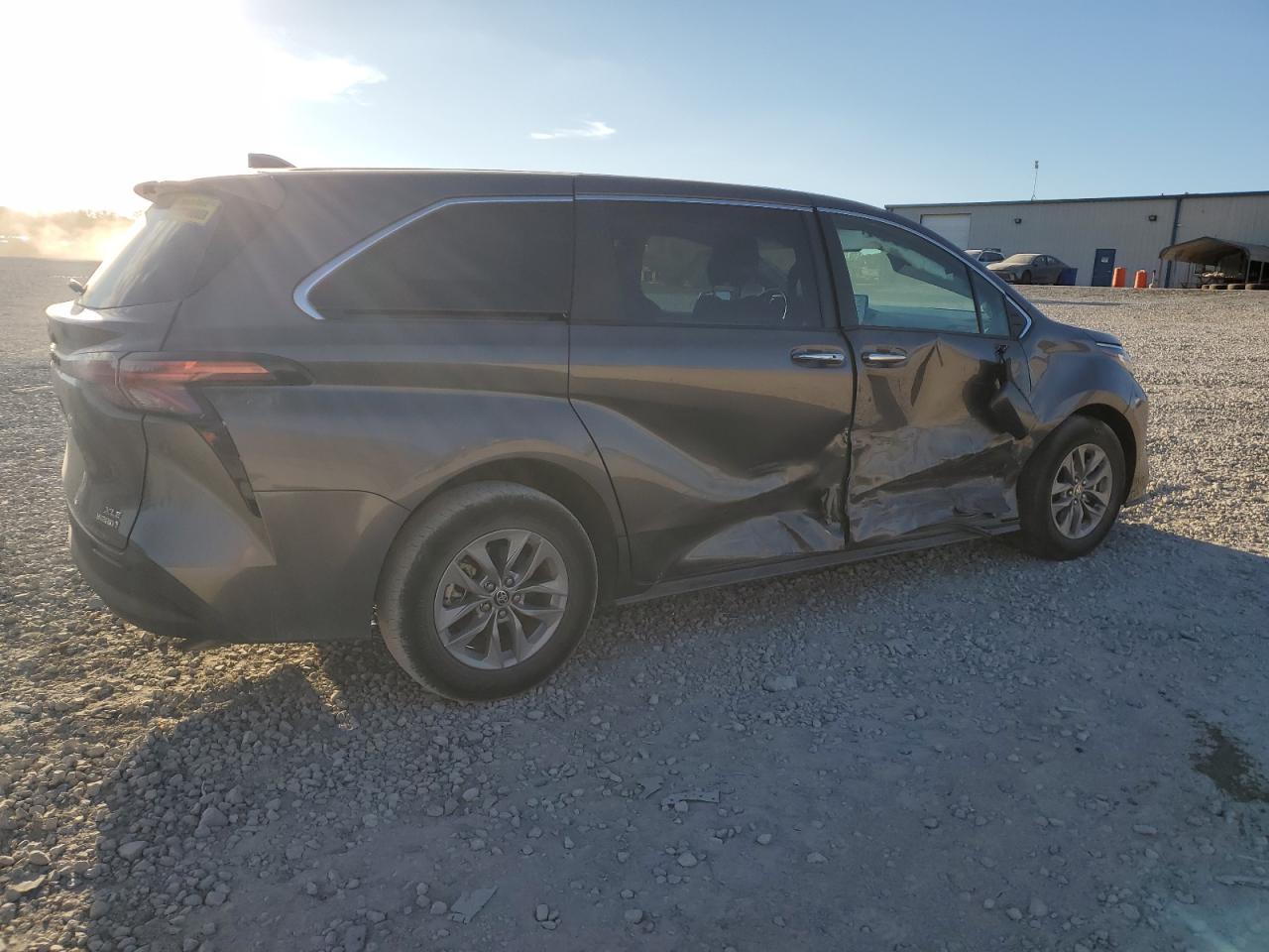 2022 TOYOTA SIENNA XLE VIN:5TDYRKECXNS121596