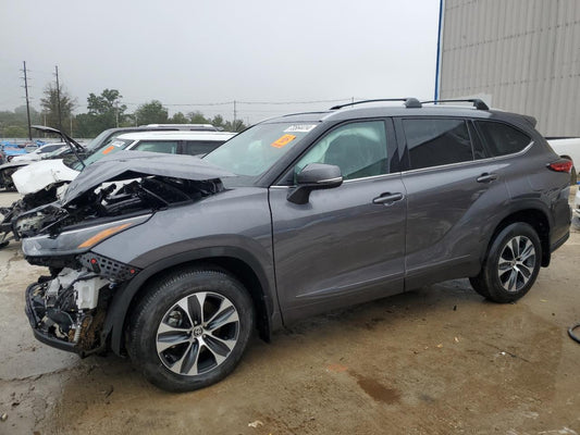 2022 TOYOTA HIGHLANDER XLE VIN:5TDHZRBH9NS203182