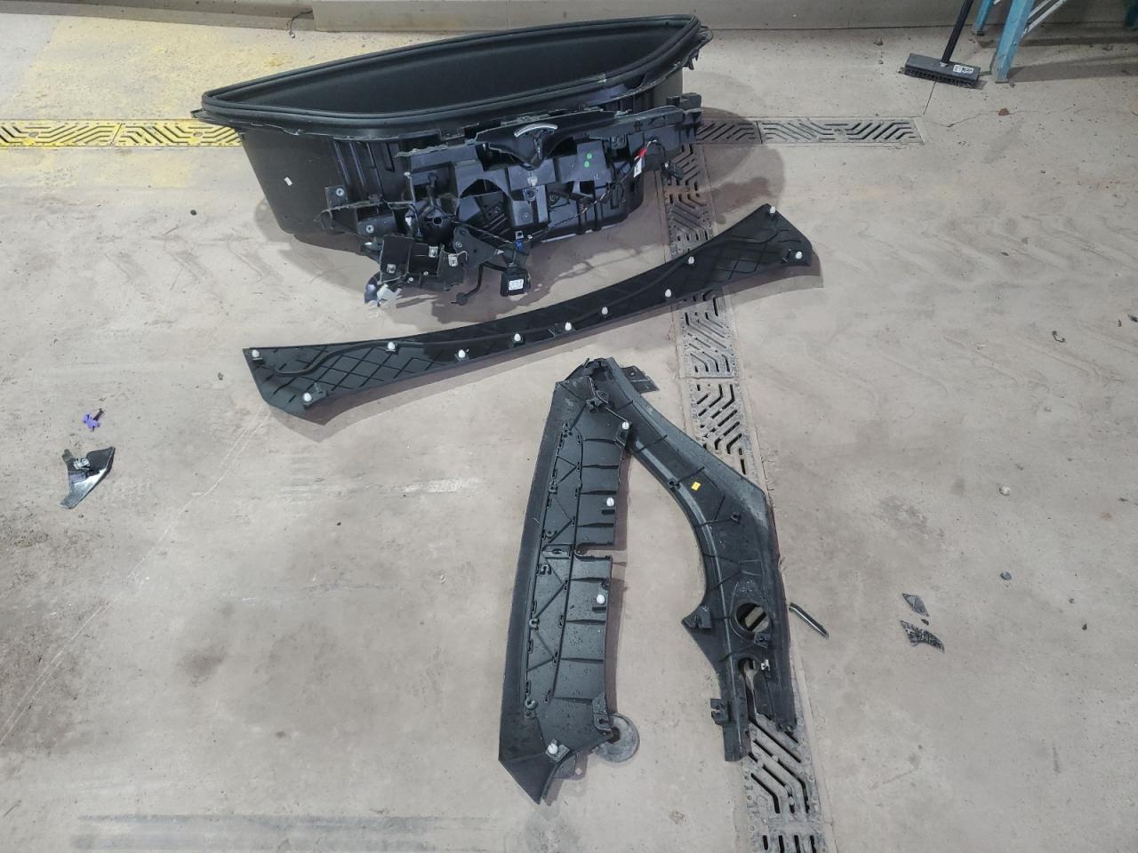 2023 TESLA MODEL X  VIN:7SAXCBE57PF381107