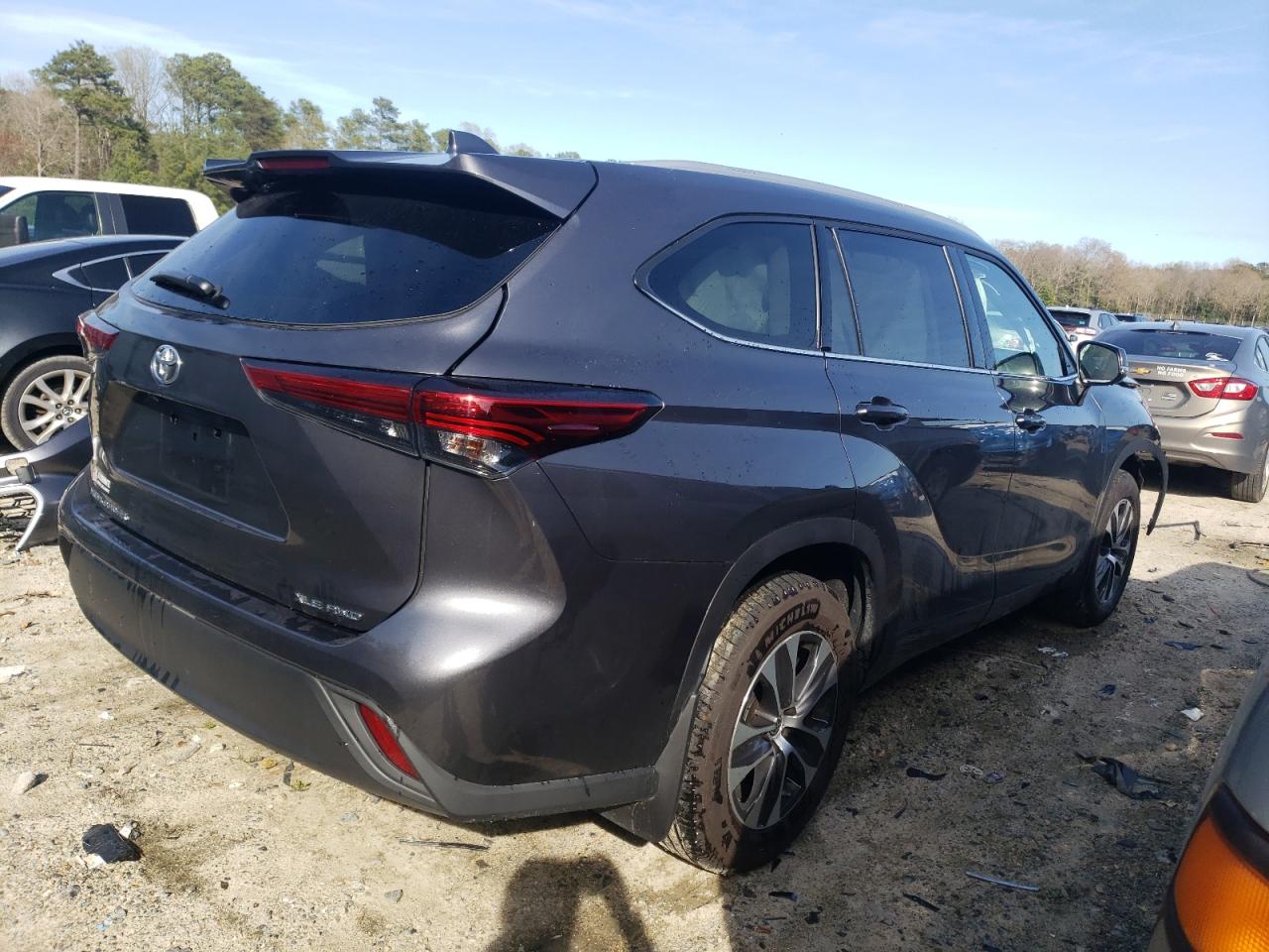 2022 TOYOTA HIGHLANDER XLE VIN:5TDGZRBHXNS185965