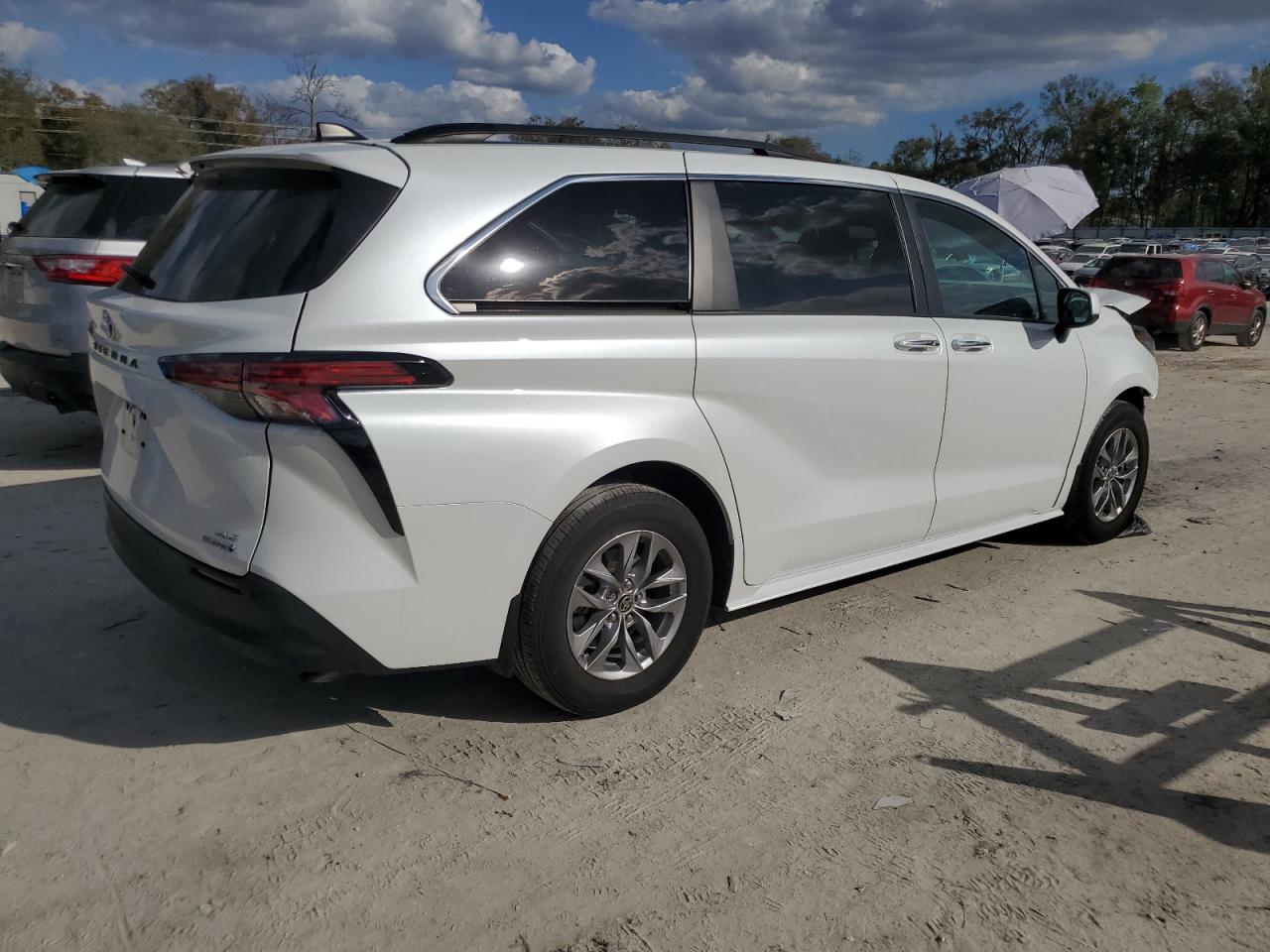 2022 TOYOTA SIENNA XLE VIN:5TDYRKEC7NS087469