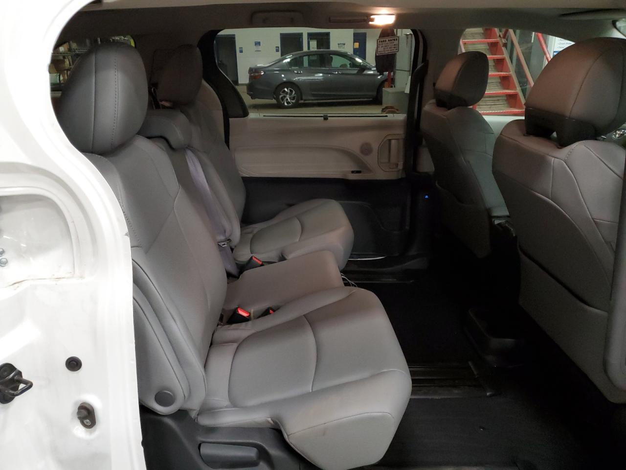 2024 TOYOTA SIENNA XLE VIN:5TDJRKEC1RS209234