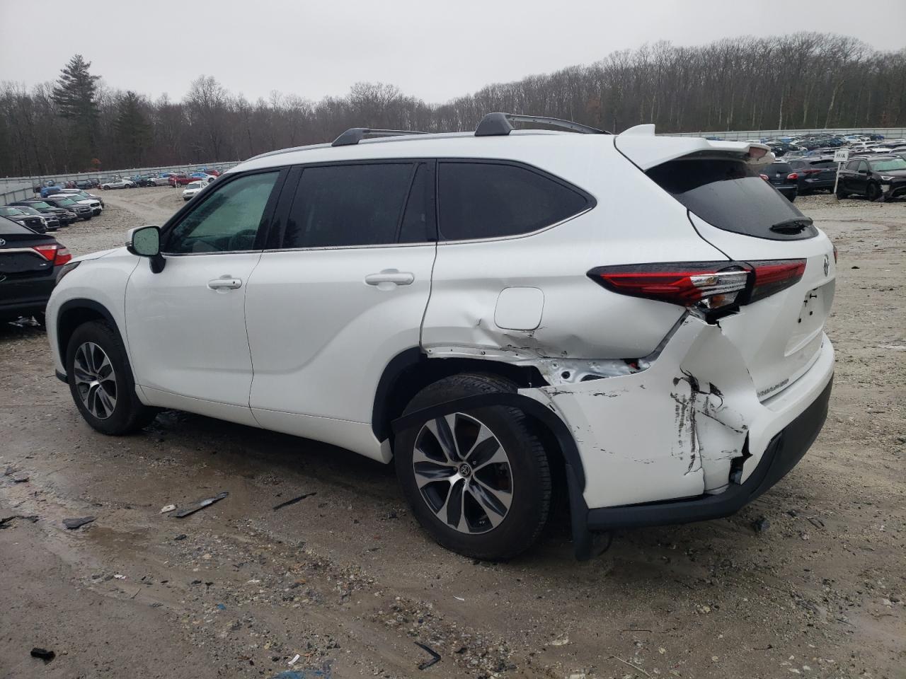 2022 TOYOTA HIGHLANDER XLE VIN:5TDGZRBHXNS579496