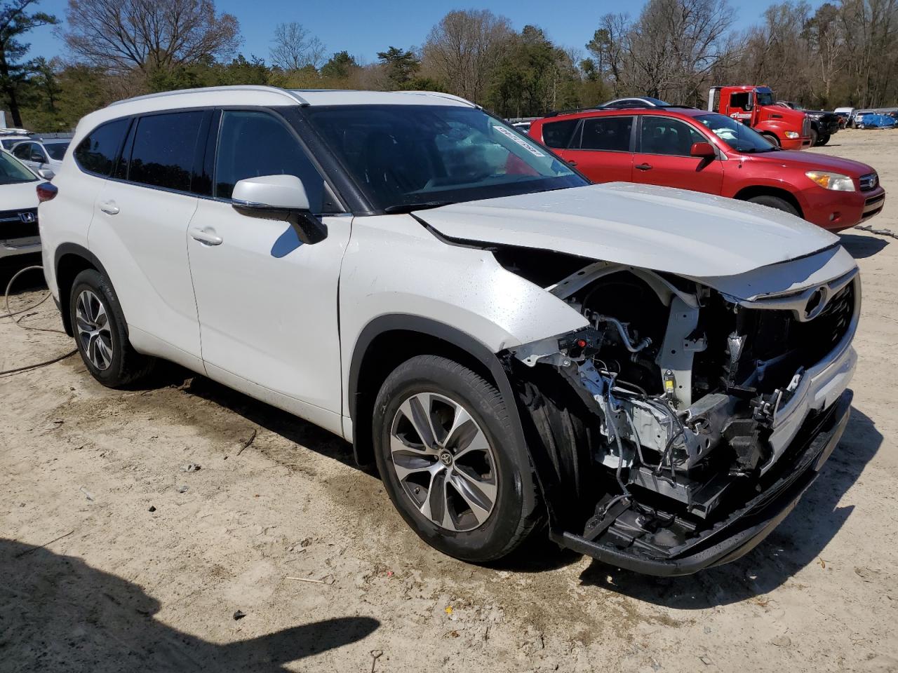 2022 TOYOTA HIGHLANDER XLE VIN:5TDGZRBH8NS594658