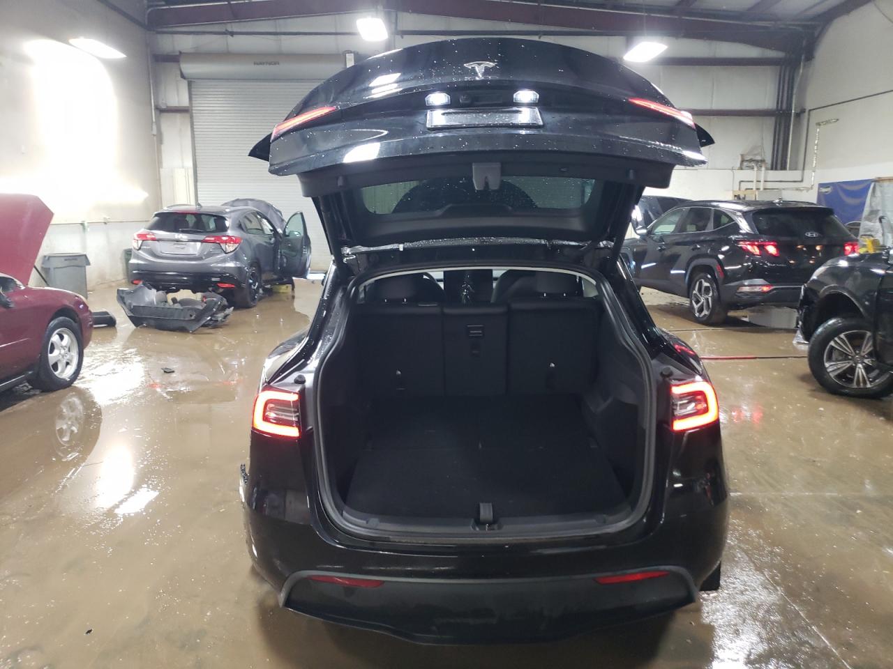 2024 TESLA MODEL Y  VIN:7SAYGAEE9RF111091