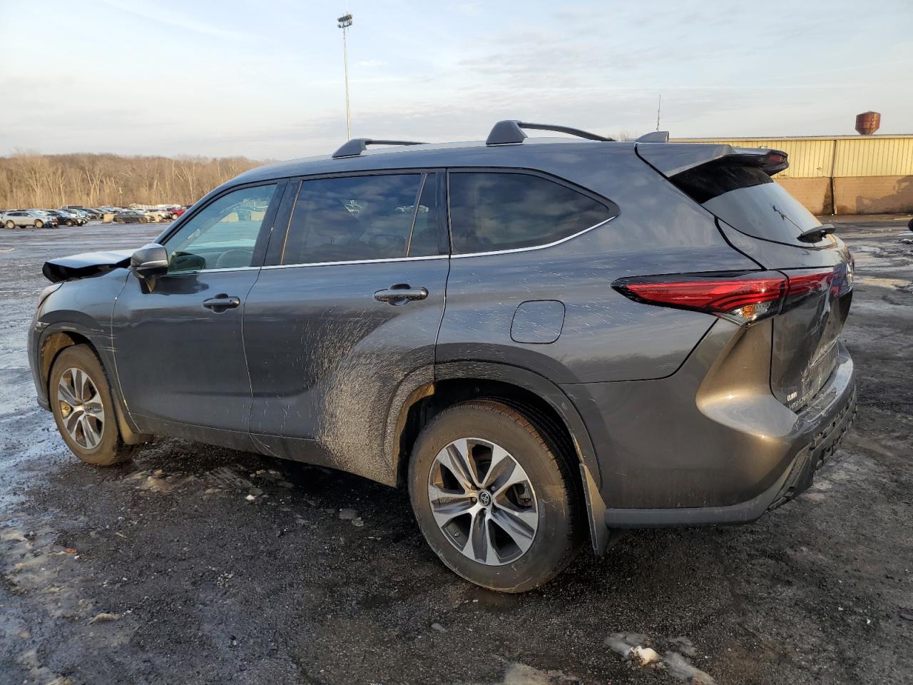 2022 TOYOTA HIGHLANDER XLE VIN:5TDHZRBH9NS597430