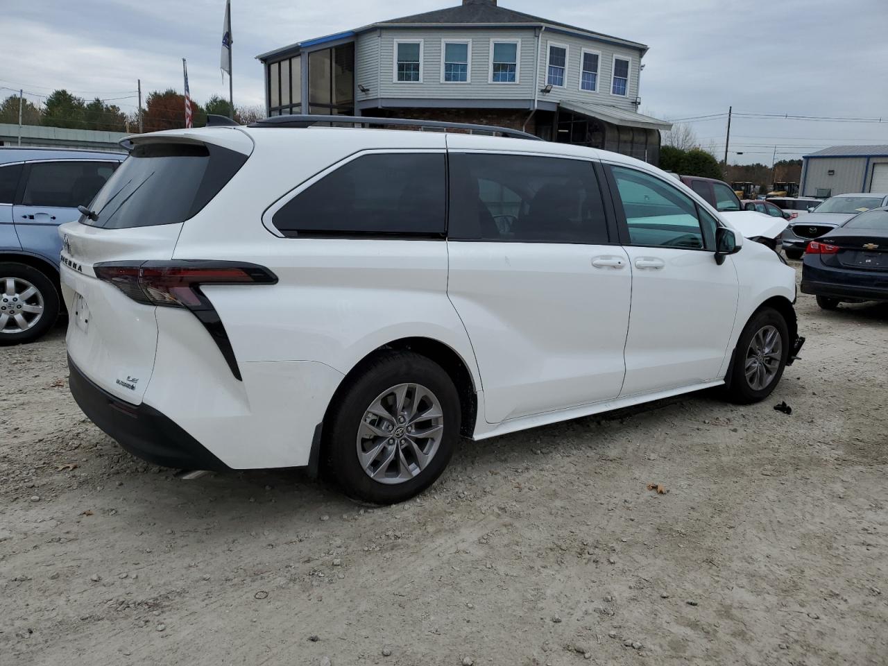 2024 TOYOTA SIENNA LE VIN:5TDKSKFC0RS131990