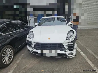 2016 Porsche Macan VIN: