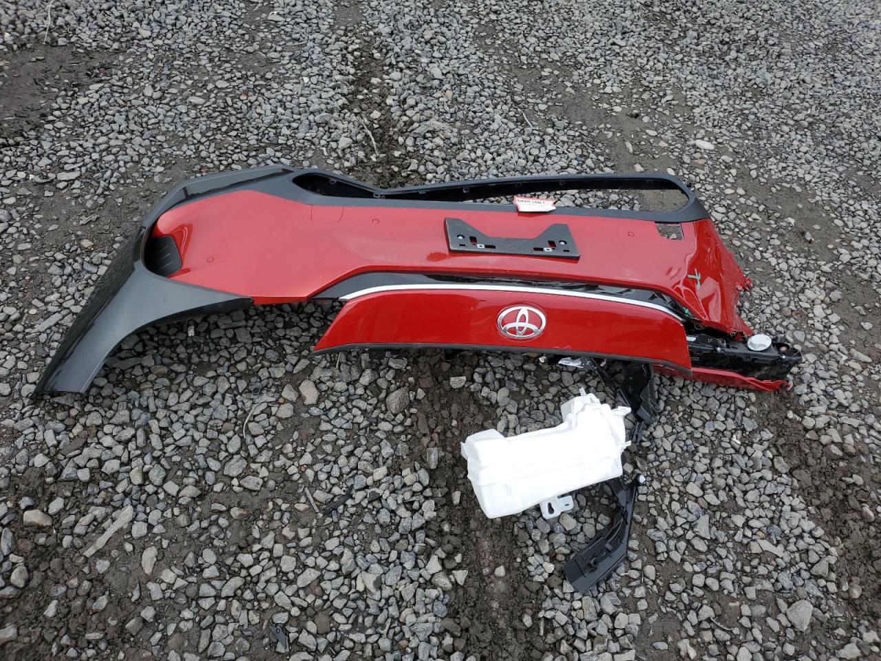 2024 TOYOTA BZ4X XLE VIN:JTMABACA5RA053082