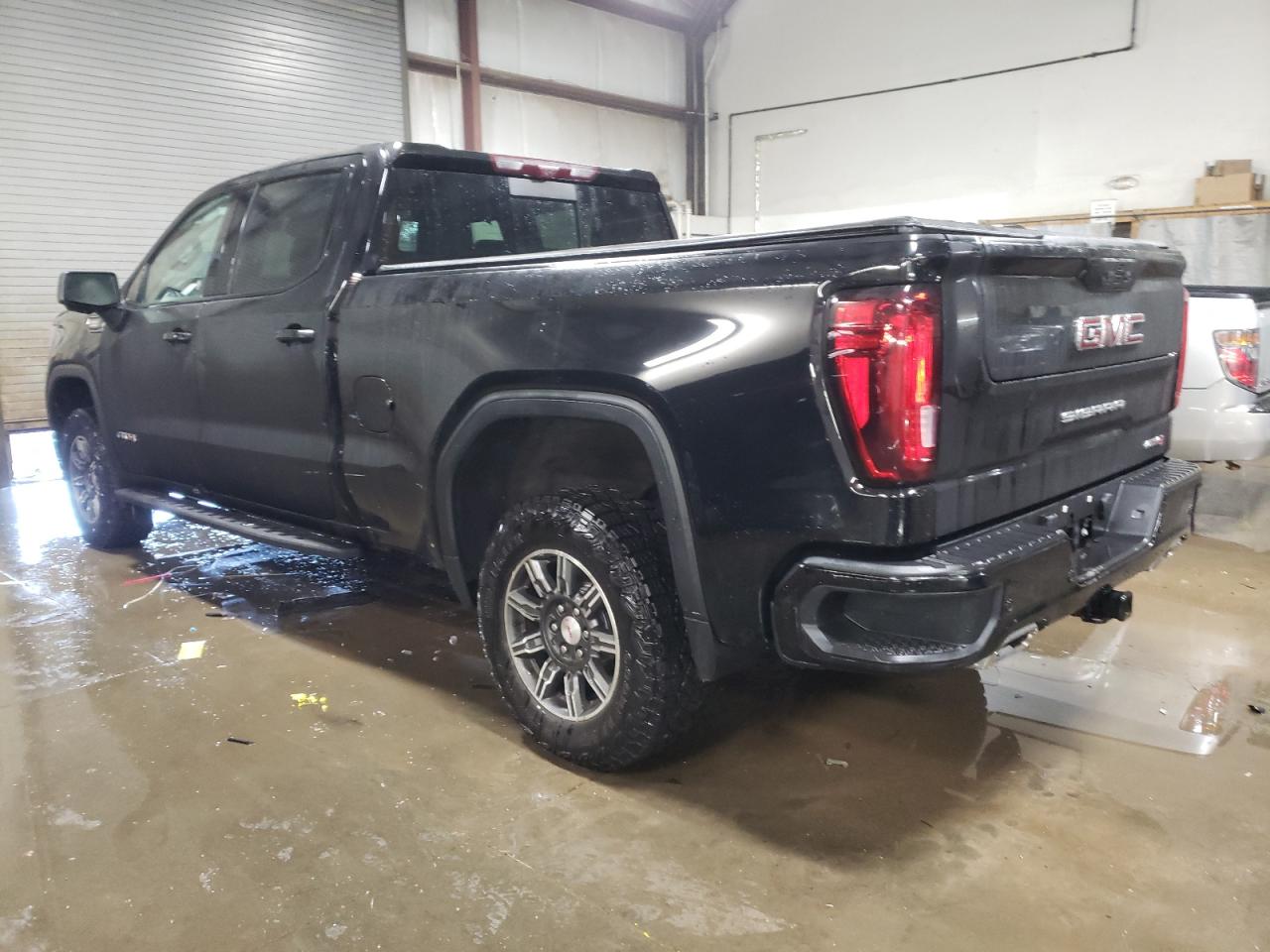 2022 GMC SIERRA K1500 AT4 VIN:1GTUUEET9NZ559460
