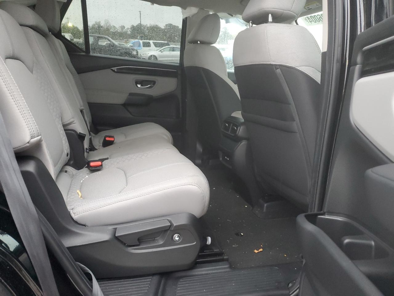 2023 HONDA PILOT LX VIN:5FNYG2H2XPB015553