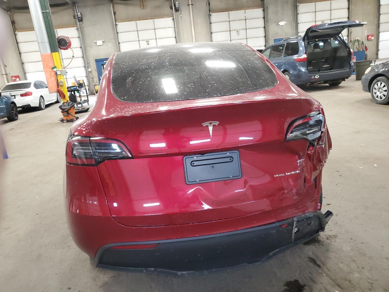 2024 TESLA MODEL Y  VIN:7SAYGDEE0RF177997