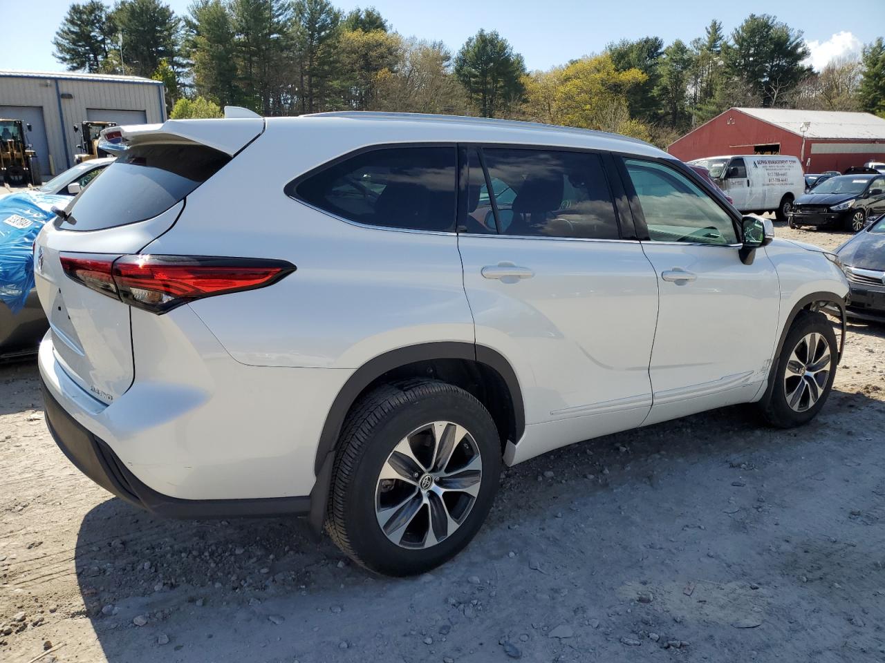 2022 TOYOTA HIGHLANDER XLE VIN:5TDGZRBH7NS585112