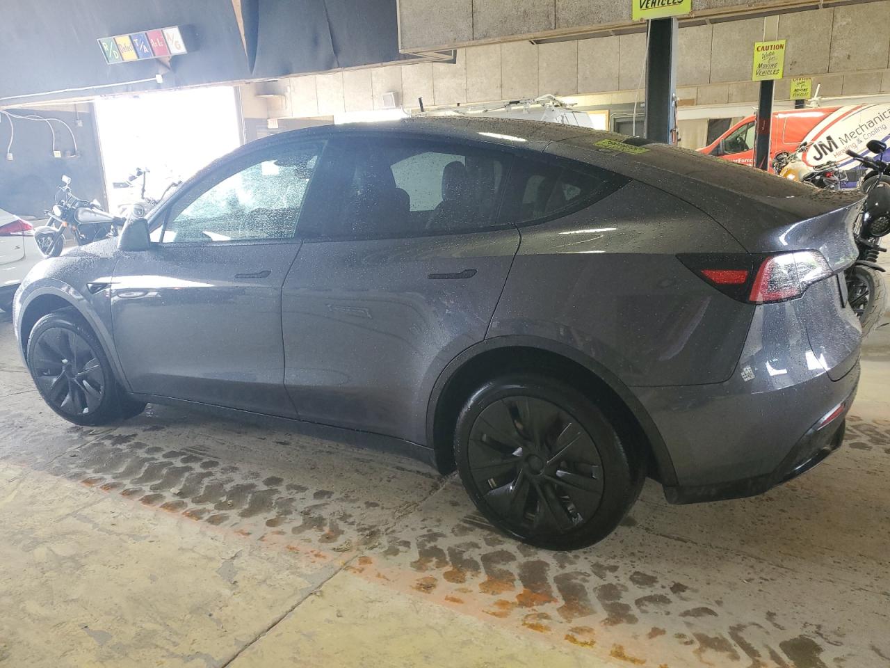 2023 TESLA MODEL Y  VIN:7SAYGDEE2PF843836