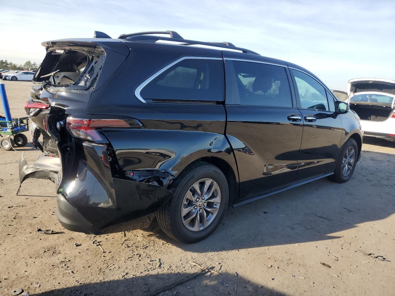 2023 TOYOTA SIENNA XLE VIN:5TDYRKEC5PS143170