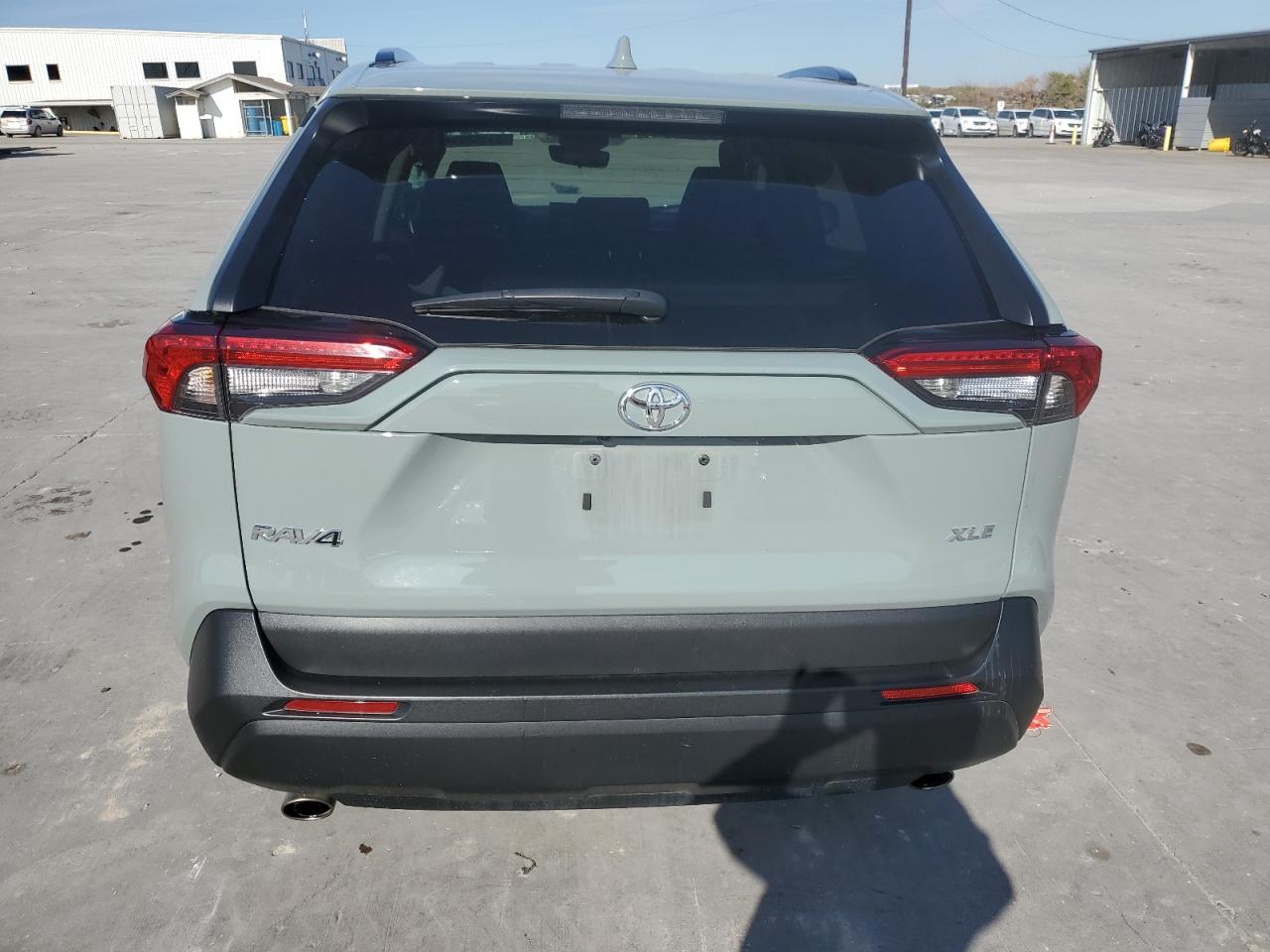 2022 TOYOTA RAV4 XLE VIN:2T3W1RFV1NW188576