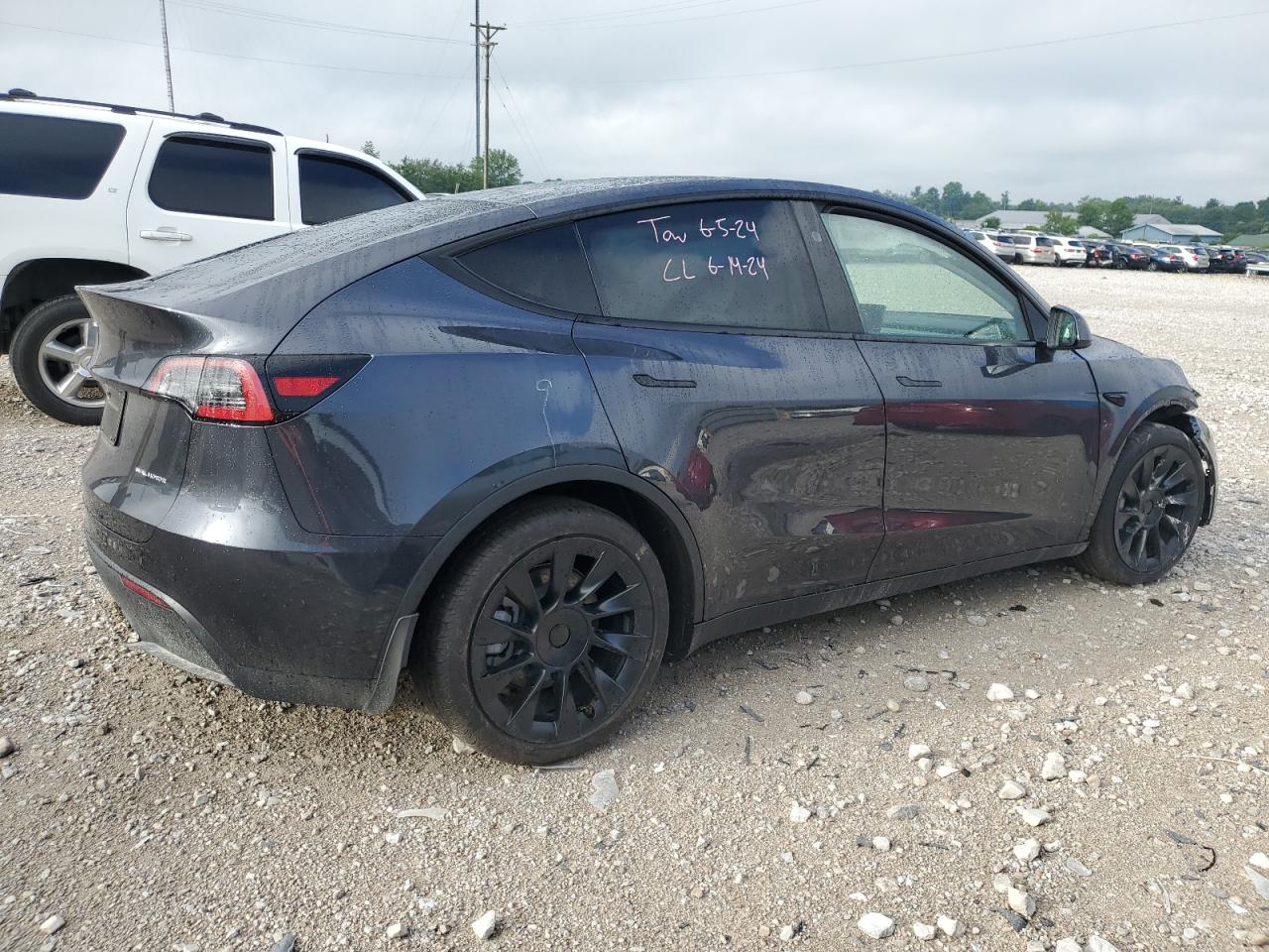 2024 TESLA MODEL Y  VIN:7SAYGDEE6RA273503