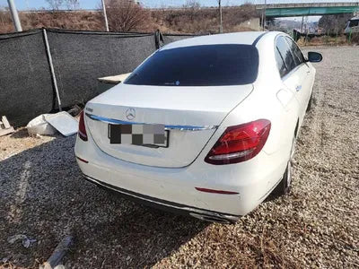 2018 Mercedes-Benz E 300 VIN: