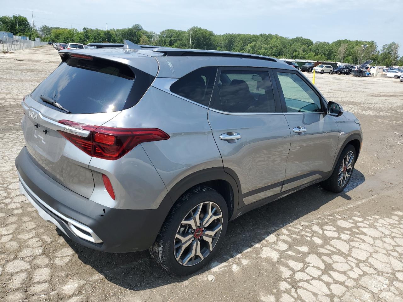 2023 KIA SELTOS SX VIN:KNDETCA20P7355587