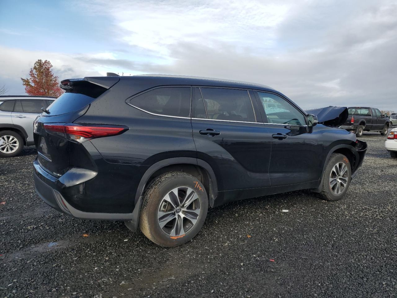 2022 TOYOTA HIGHLANDER XLE VIN:5TDGZRBH0NS163652