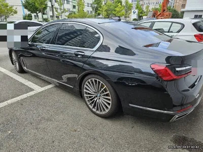2022 BMW 740 VIN: