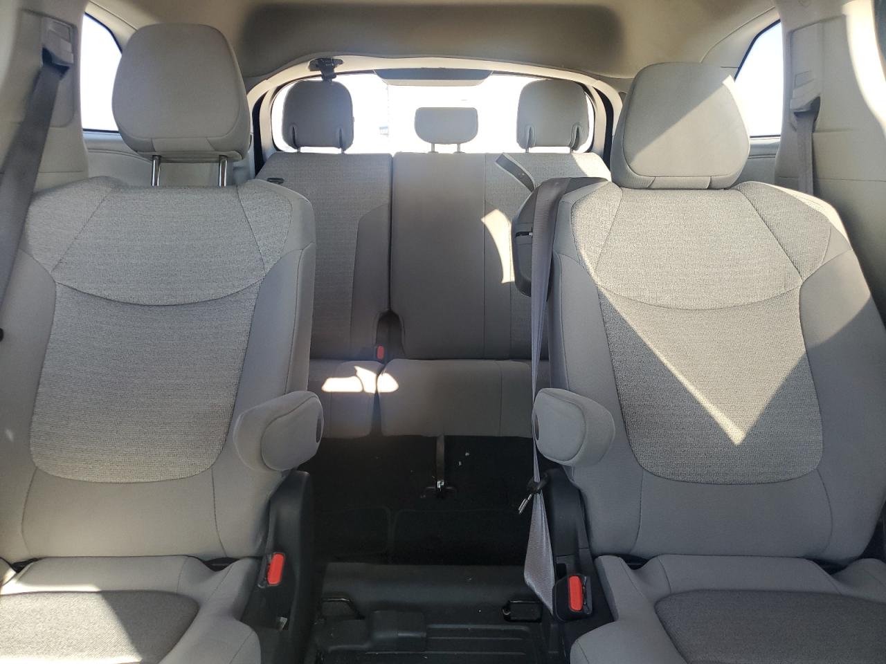 2022 TOYOTA SIENNA LE VIN:5TDBRKEC6NS083077