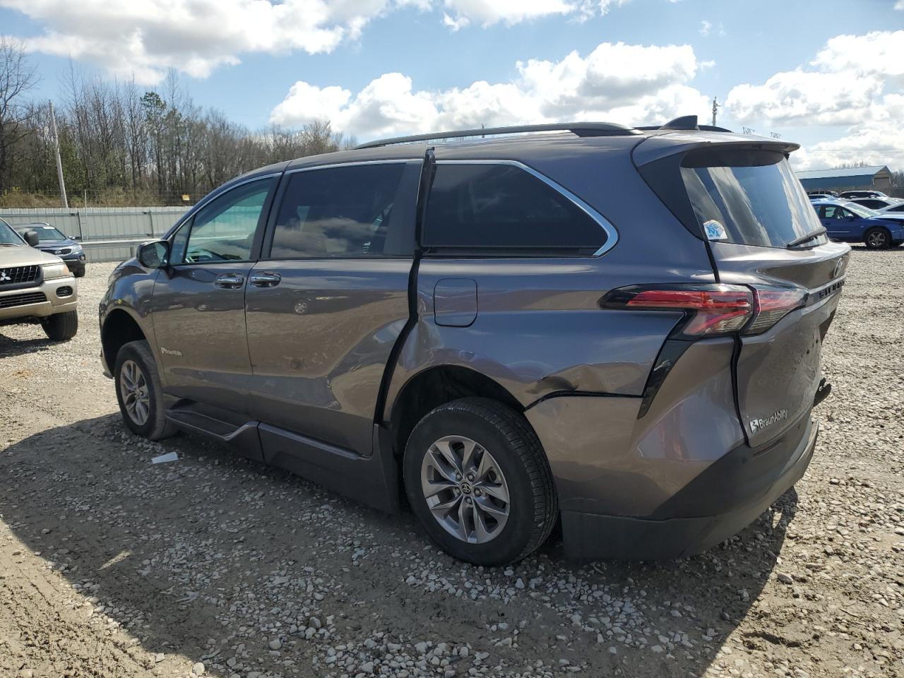 2022 TOYOTA SIENNA XLE VIN:5TDJRKEC5NS076312