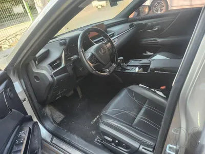 2019 Lexus ES 300 VIN: