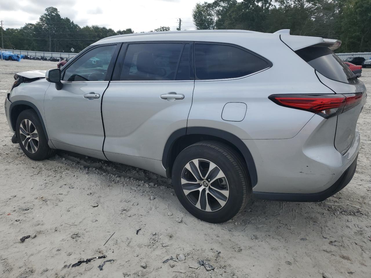2022 TOYOTA HIGHLANDER XLE VIN:5TDGZRAH0NS541762