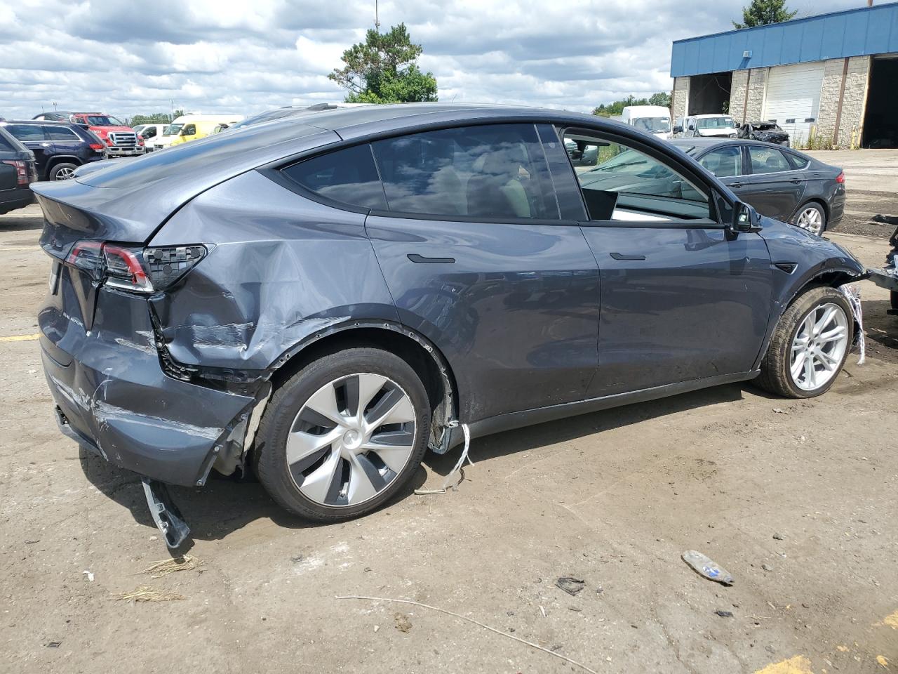 2023 TESLA MODEL Y  VIN:7SAYGDEE9PF695295