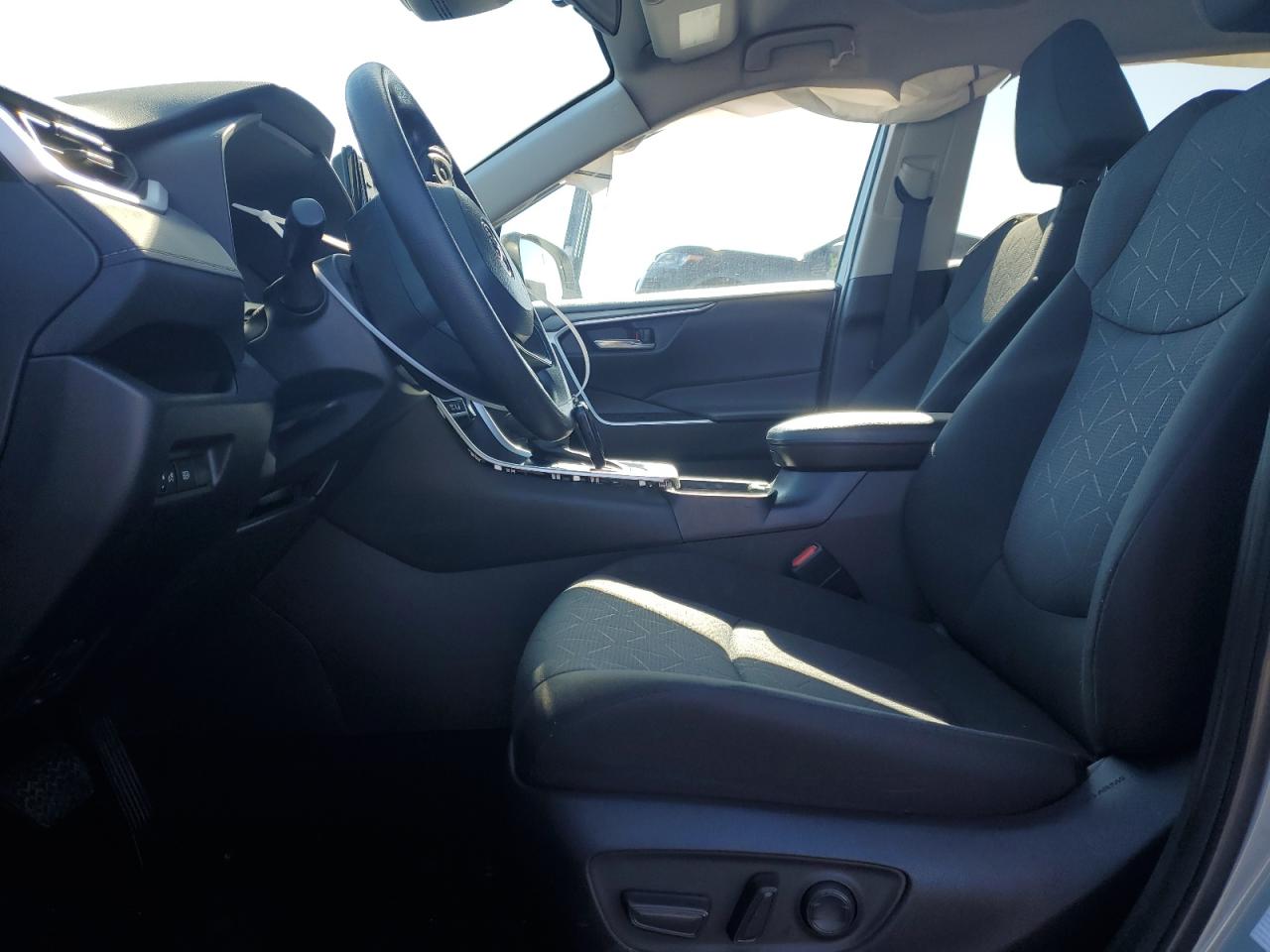 2022 TOYOTA RAV4 XLE VIN:2T3P1RFV6NW300132